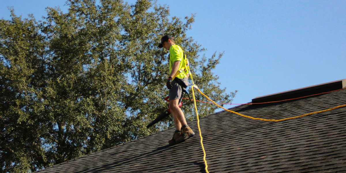 7 Clear Indicators That It’s Time to Replace Your Roof