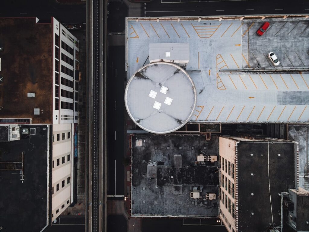 Commercial Roofing in Jacksonville: A Building Owner’s Guide to Materials, Lifespan, and Cost